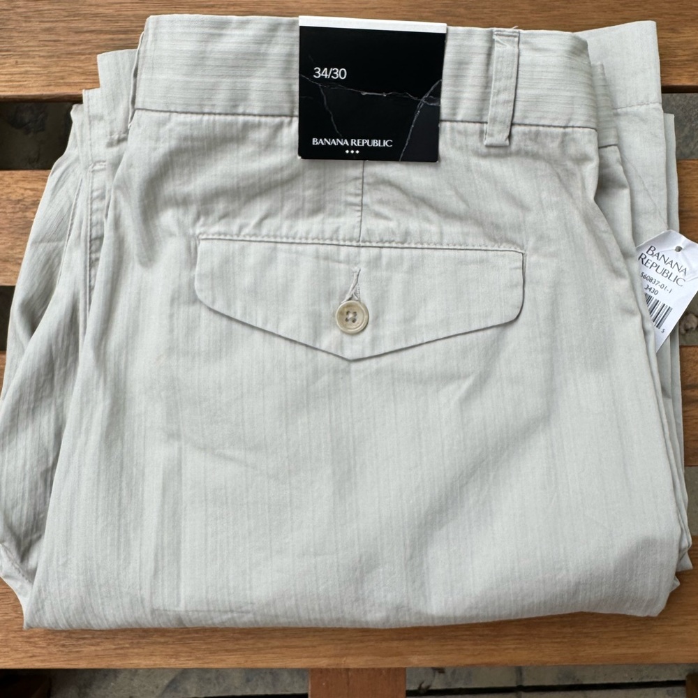 Men’s Banana Republic light khaki Pants NWT